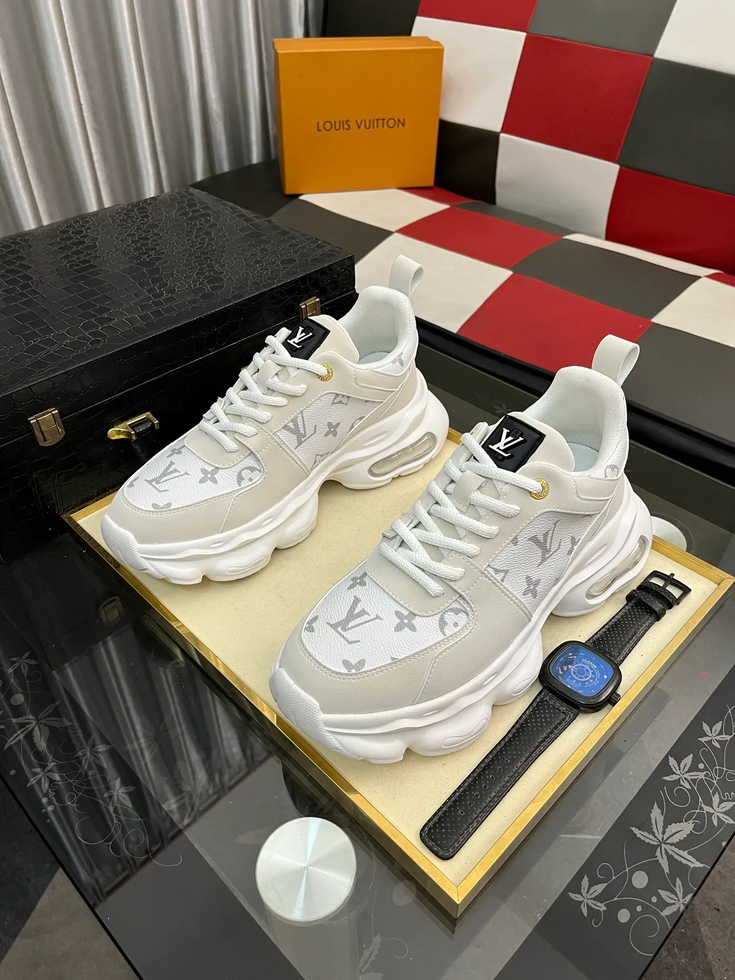 Men's shoes 💰458⌚️⌚️LV Louis Vuitton. The latest trendy casual shoes are popular in physical stores in sizes 38-44. New spring and summer comfortable imported custom original cowhide, unique jacquard fabric element design. Paired with sheepskin lining, Lv original bottom, [taiyang][taiyang] high-end packaging and high quality💪Details determine the quality, you can enter and leave the counter at will, welcome to compare🇮🇹